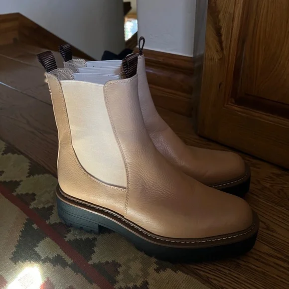 Sam Edelman Laguna Lug Sole Chelsea Boot - Picture 3 of 7